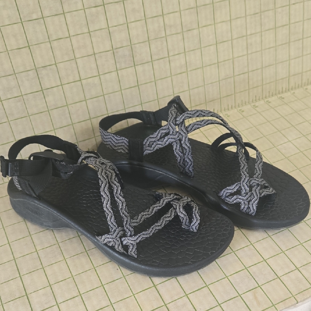 Black CHACO Z2 Sandals in Women's in Size 10~ Black, Strappy, Hiking Shoe, EUC